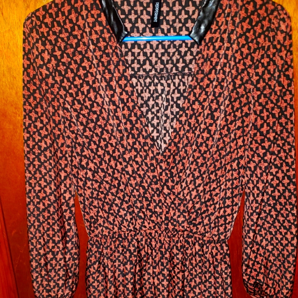 Leather collar detailed dress